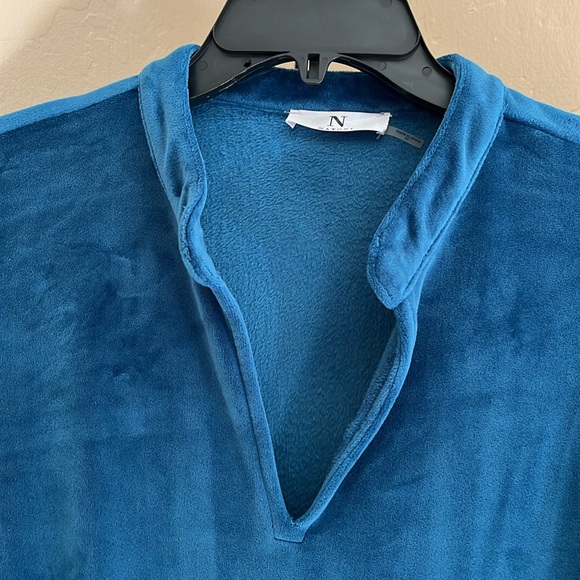 Velour Robe - Picture 2 of 4